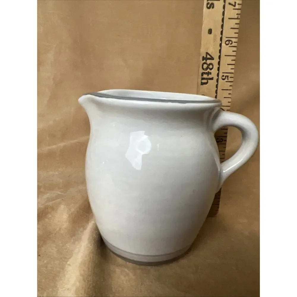 Pfaltzgraff Creamer Lg Stoneware, Folk Art‎ Pattern 024 IvoryUSA Vintage